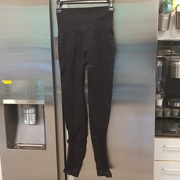 💕LYSSE💕 Payton Compression Seamless Mesh Legging - Picture 7 of 10